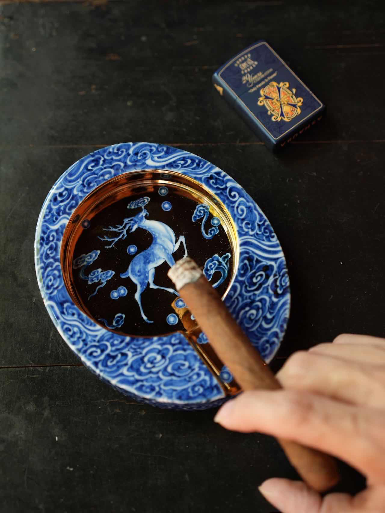 鹿衔灵芝椭圆，陶瓷雪茄缸产品照片